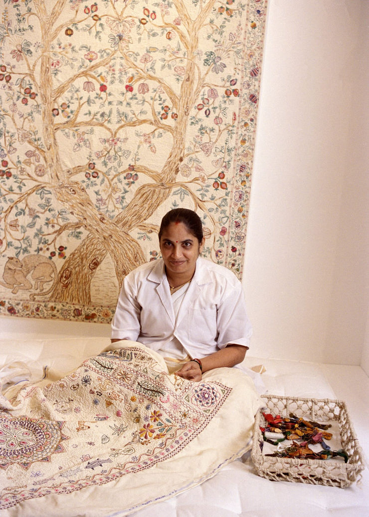 A weaver in the exhibition ‘The Living Museum’, 2024, Chanakya Atelier, Mumbai. Photograph by Ashish Shah for Art Basel.