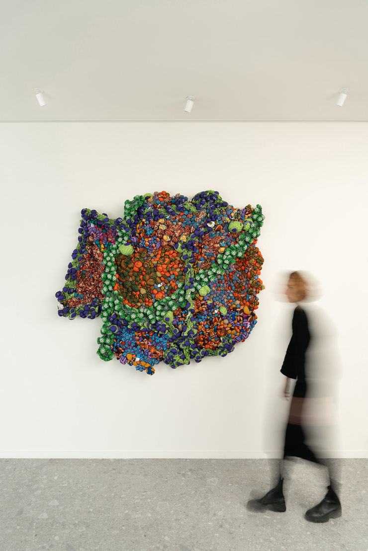 White Flowers in Paradise White Flowers in Paradise is a reflection of Samuel Nnorom’s idyllic vision of the world: a realm flourishing in vibrant hues, where nature prospers, and each individual has the opportunity to radiate their brightest light. The artist strategically positioned the "original" white flower motif from the vivid green Ankara fabric he selected at the focal point, underscoring its profound significance of fulfillment within his work.