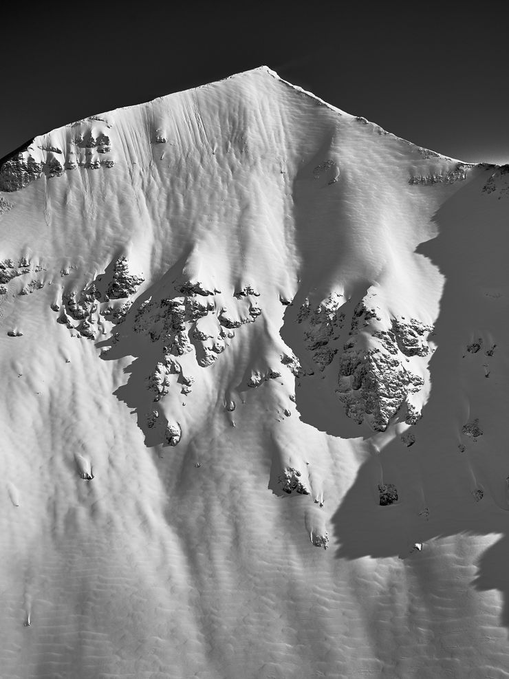 südwestflanke des eingeschneiten piz segnas
