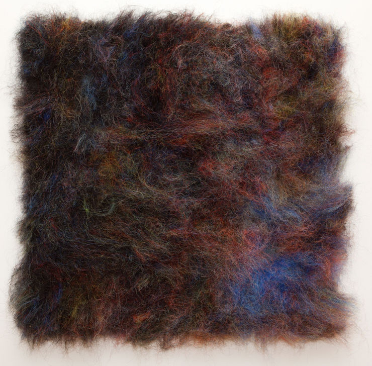 Loðverk (Glæta), 2014 gervihár, net, viður Fur-ling (Twighlight), 2014 synthetic hair, mesh, wood 70 x 70 cm HRA0045