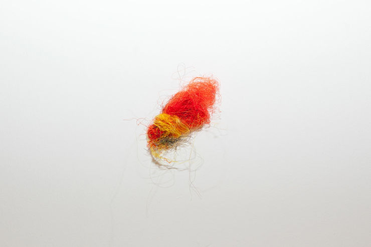 Tilfelli, 2014 gervihár Nonsicle, 2014 synthetic hair ca. 7 x 5 cm HRA0083