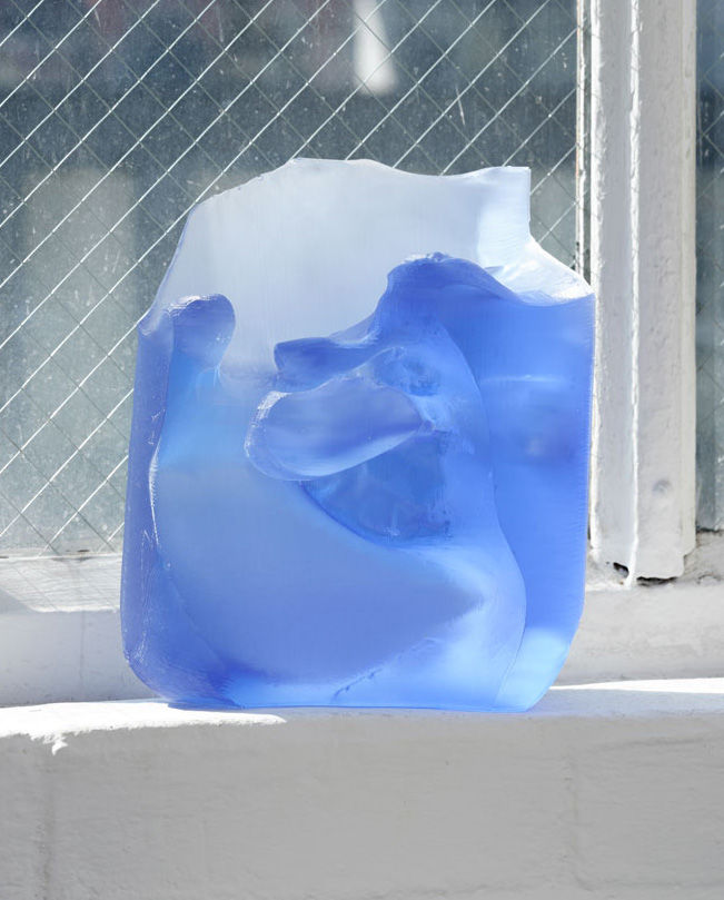 "Feminine Royal" (sculpture by Lesley Bodzy)