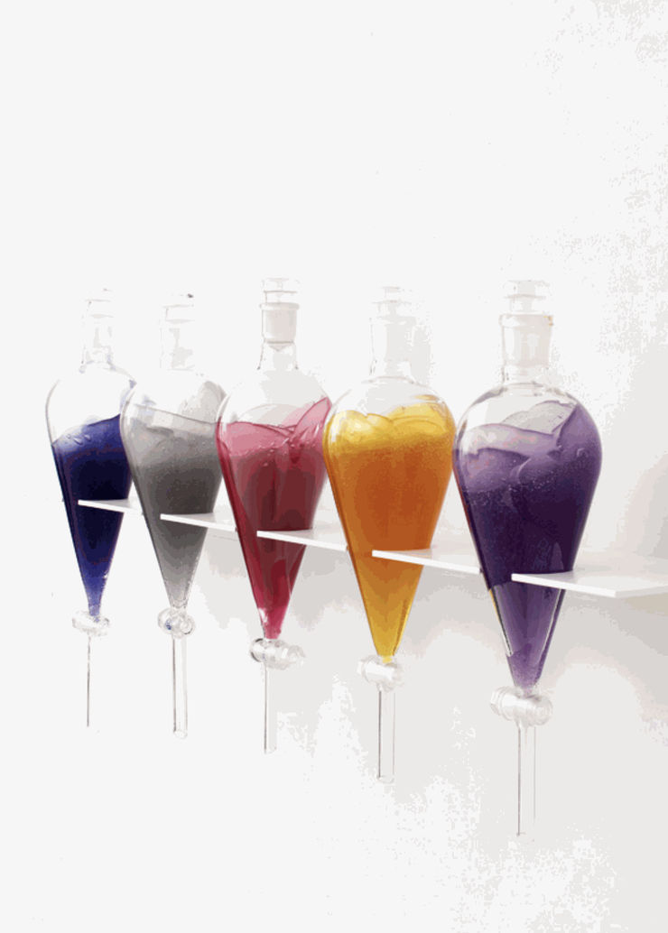 Elsa Salonen Still Life with Flowers (Separation Funnels) Ausschnitt | detail