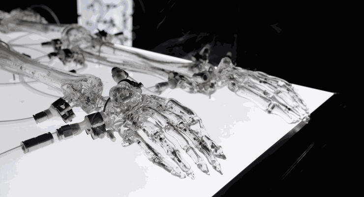 Liang Zongyao : Le verre est fragile, tout comme le corps et l'esprit humain, Central Academy of Fine Arts (CAFA)