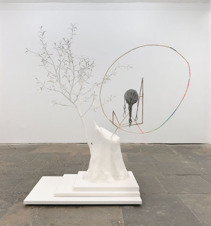 Mm021 Sistergivingbirth 2013 84X84X39 01 3000Px