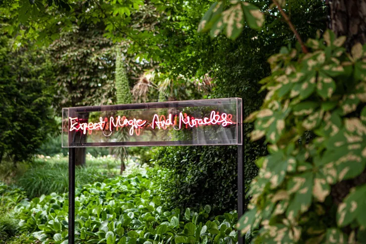 EXPECT MAGIC AND MIRACLES - Sloane Street