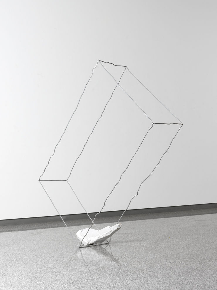 Balance, 2008, marmo di Carrara e alluminio, cm 200x202x44