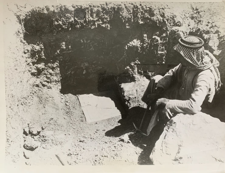 Hans-Wichart von Busse, Discovery of gold and silver tablets under the walls of Apadana, Persepolis, 1933/1934