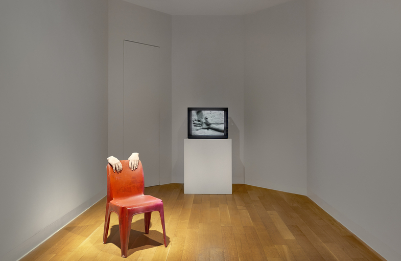 An installation view of “Melodrama, Act 2,” at Luxembourg & Dayan, with Urs Fischer’s “Foxtrot,” left, and Richard Serra’s “Hand Catching Lead.”