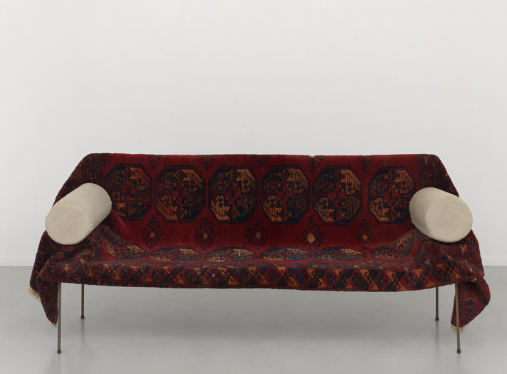 Franz West, Divan, 1992. Photo: Annik Wetter. © Estate Franz West.