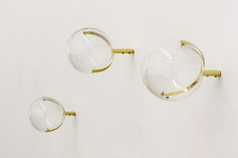 Laura Vinci Morro Mundo vista da exposição -- Galeria Nara Roesler | São Paulo, 2018 foto Everton Ballardin © courtesy of the artist and Galeria Nara Roesler