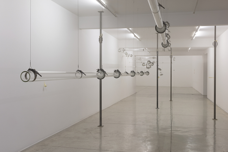 Laura Vinci Morro Mundo vista da exposição -- Galeria Nara Roesler | São Paulo, 2018 foto Everton Ballardin © courtesy of the artist and Galeria Nara Roesler