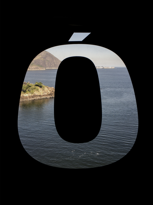 O1, da série Eu só vendo a vista, 2018 impressão jato de tinta sobre papel de algodão Hahnemühle sobre metacrilato...