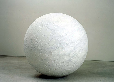 Not Vital Moon, 2018 mármore branco do condado de ZhengXing (China) 130 cm ø