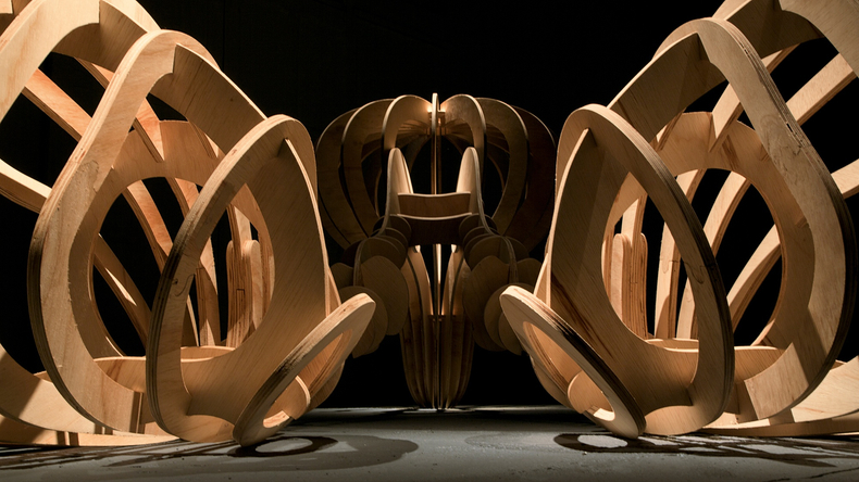 Sem título, 2018 madeira 320 x 150 x 130 cm foto © Felipe Amarelo