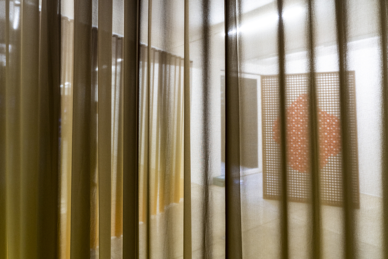 Lucia Koch, Tumulto, turbilhão, Galeria Nara Roesler | São Paulo, 2019. Foto © Erika Mayumi - cortesia da artista e...