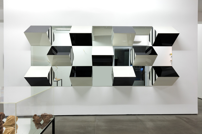 Reflexões sobre espaço e tempo, Galeria Nara Roesler | Rio de Janeiro, 2019 – Foto © Pat Kilgore – cortesia...