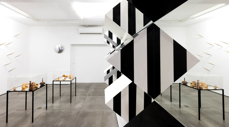 Reflexões sobre espaço e tempo, Galeria Nara Roesler | Rio de Janeiro, 2019 – Foto © Pat Kilgore – cortesia...