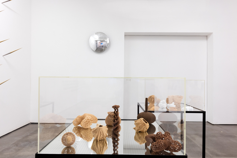 Reflexões sobre espaço e tempo, Galeria Nara Roesler | Rio de Janeiro, 2019 – Foto © Pat Kilgore – cortesia...