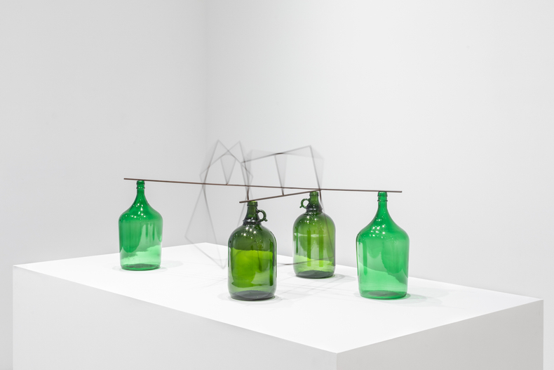 Raul Mourão: Empty Head – vista da exposição, Nara Roesler New York, 2021. Foto: ©️Charles Roussel.