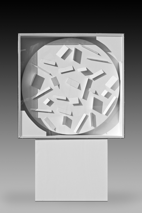 Heinz Mack Rotor for Light and Shadow, 1966/2010 madeira, acrílico, cartão e motor 102 x 102 x 20 cm |...