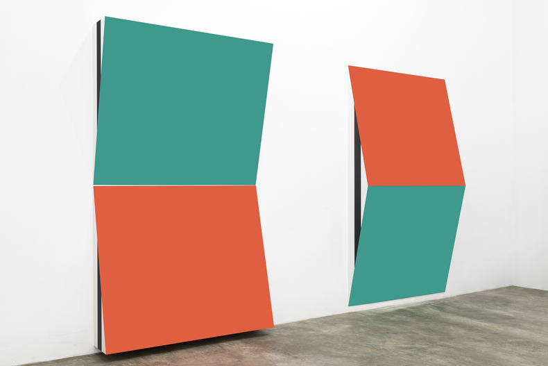 Daniel Buren Alto Relevo ― DBNR n° 48-48A, 2023 madeira, cola, espelho e adesivo vinil 218 x 361 x 26 cm