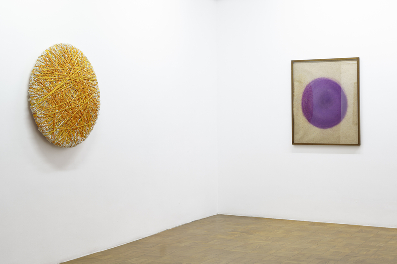 Vista da exposi&ccedil;&atilde;o Co/respond&ecirc;ncias, Nara Roesler S&atilde;o Paulo, 2024. Foto: Flavio Freire. Cortesia dos artistas e Nara Roesler.