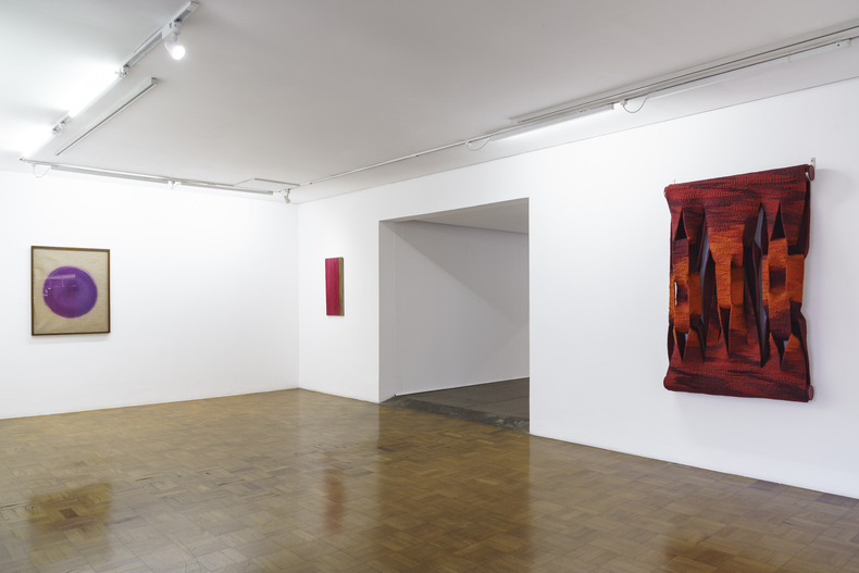 Vista da exposi&ccedil;&atilde;o Co/respond&ecirc;ncias, Nara Roesler S&atilde;o Paulo, 2024. Foto: Flavio Freire. Cortesia dos artistas e Nara Roesler.