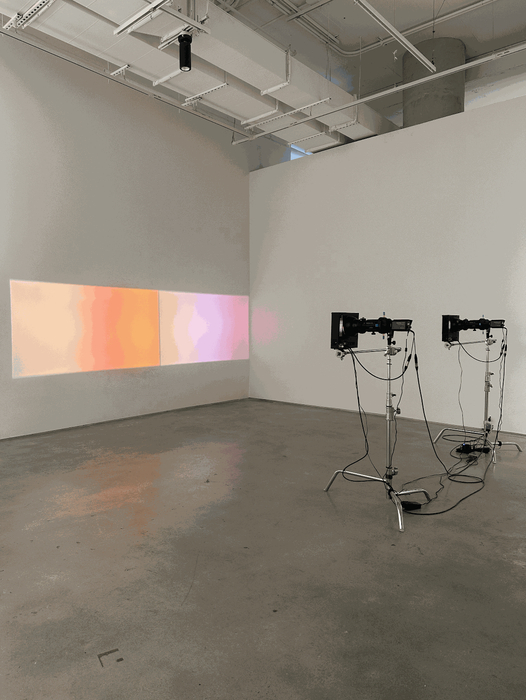 Lucia Koch Selfportrait 2025 projetores, canhão refletor, géis, tripés e cabos 180 x 350 x 400 cm