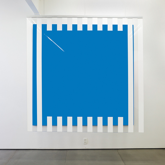 daniel buren, cores, luz, projeção, sombras, transparência: obras situadas blue, 2015