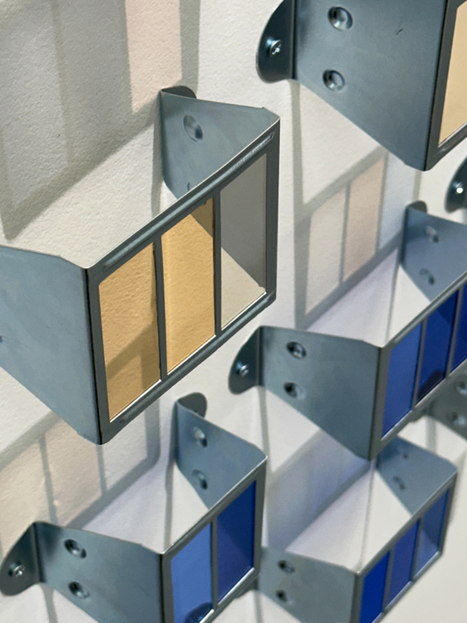 Lucia Koch Carta 2023 filtros de cor e molduras metálicas 152,5 x 151 x 5,5 cm