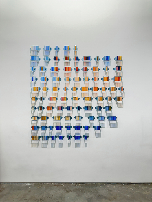 Lucia Koch Carta 2023 filtros de cor e molduras metálicas 152,5 x 151 x 5,5 cm