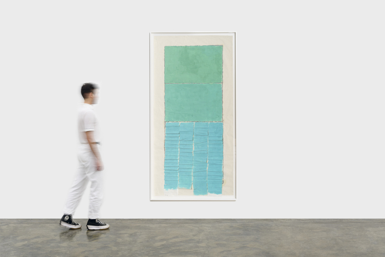 Sérgio Sister Dobras azuis 2024 tinta óleo sobre papel 200 x 100 cm