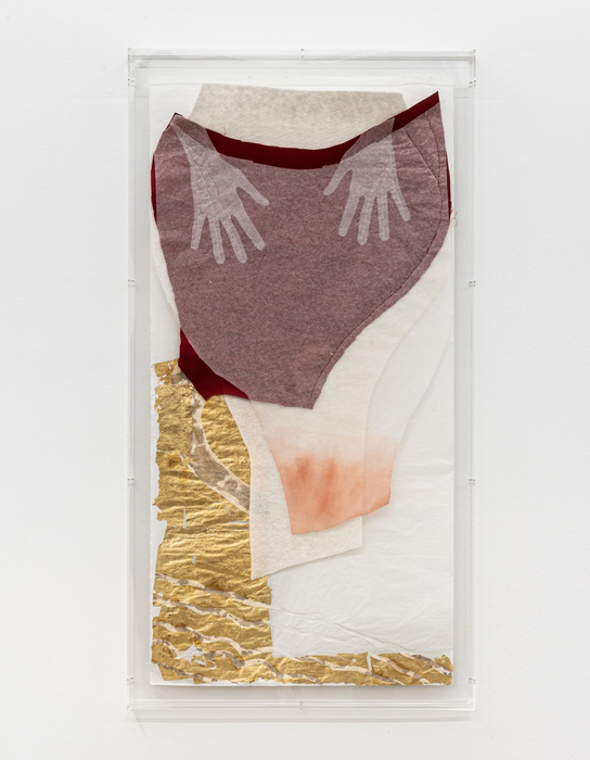 Karin Lambrecht Mãe, 2016 feltro de algodão, cetim e folhas de ouro sobre papel chinês cotton felt, satin and gold...