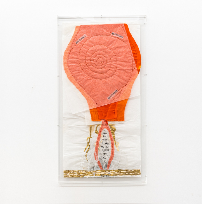 Karin Lambrecht Meu eu, 2016 feltro de algodão, cetim e folhas de ouro sobre papel chinês cotton felt, satin and...