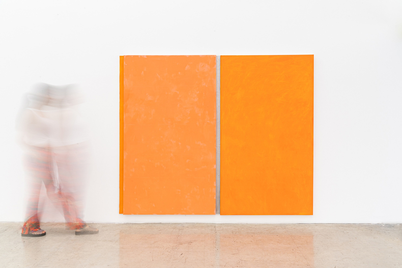 Sérgio Sister Laranja com ligações preta e prata / Orange with black and silver links, 2020 tinta óleo sobre tela e tela sobre chapa de alumínio oil paint on canvas and canvas on aluminum sheet 190 x 235 cm/74.8 x 92.5 in