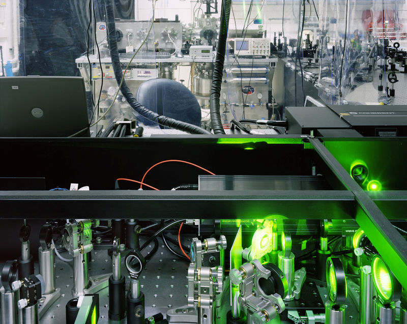 Thomas Struth High Harmonic Generation Spectrometer, Weizmann Institute, Rehovot, 2009