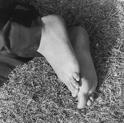David Goldblatt Woman sleeping, Zoo Lake, Johannesburg, 1975