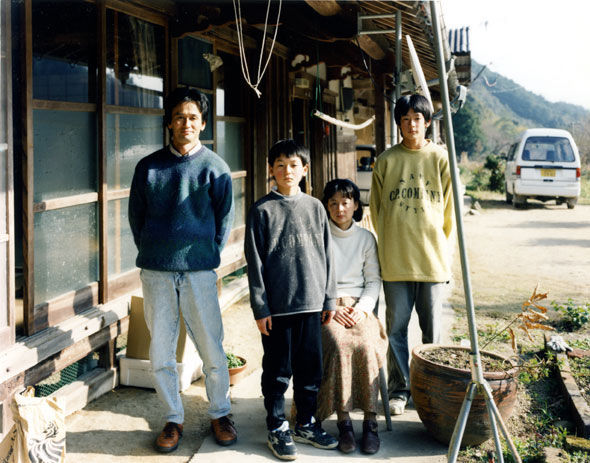 Thomas Struth The Yamato Family In Front Of Their House, Yamaguchi, 1996