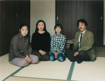 Thomas Struth The Okutsu Family in Tatami Room, Yamaguchi, 1996