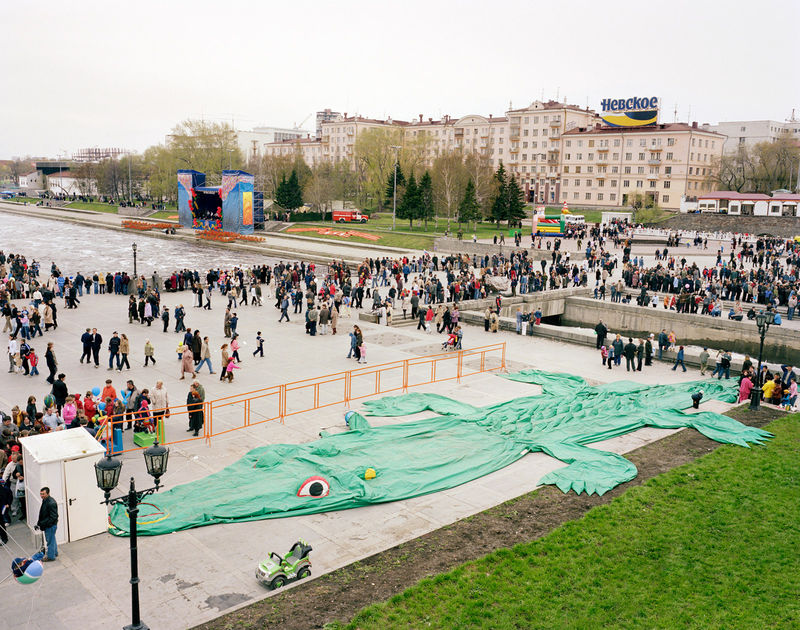 Simon Roberts Deflated crocodile on Victory Day, Yekaterinburg, Urals, 2005