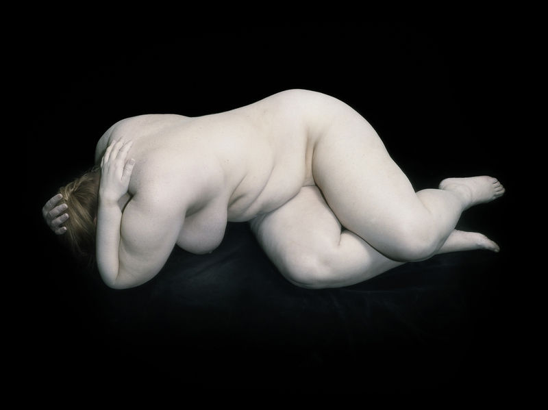 Nadav Kander Elizabeth with hand on shoulders, 2010