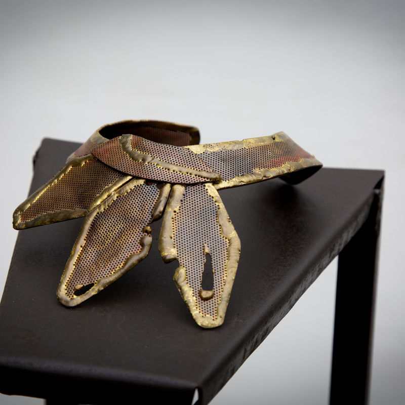 Michèle Tadjo,  Collier à trois feuilles, 1990-1998