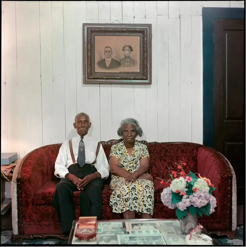 Gordon Parks, Mr. and Mrs. Albert Thornton, Mobile, Alabama, (37.003) ©The Gordon Parks Foundation, 1956