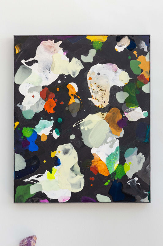 Cristina Lucas, Composition. Environment Is Us (Istvan Kenyeres). Fondo negro, 2020