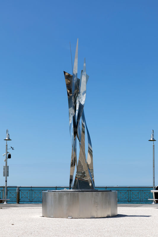 Pablo Atchugarry Search of the Future / Hacia el Futuro, 2018 Acciaio Inox / Stainless steel 500 x 220 x 220 cm 196 7/8 x 86 5/8 x 86 5/8 in