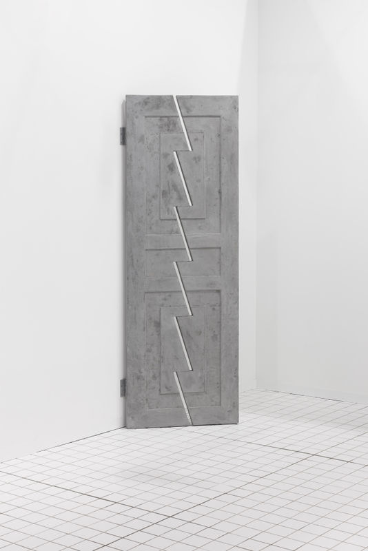 ZHANG Ruyi 张如怡 What and Where 什么和哪里, 2018 Concrete, hinge 混凝土、合页 190 × 67.2 × 4.5 cm