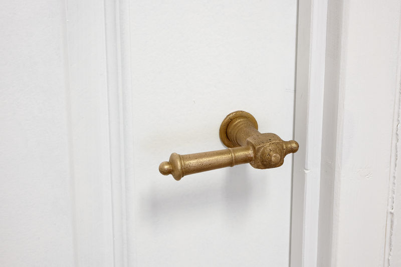 Alexandre Lavet 2 Avenue Louis Bertrand (door cling), 2022 Bronze 9 × 10 × 17,5 cm Edition of 3 plus 2 artist's proofs