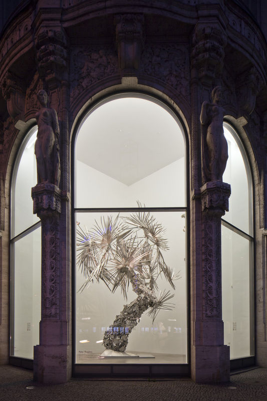 Peter Rogiers Geen Titel, 2012 aluminum with stainless steel , nuts and bolts 650 x 500 x 500 cm 255 14/16 x 196 13/16 x 196 13/16 ins