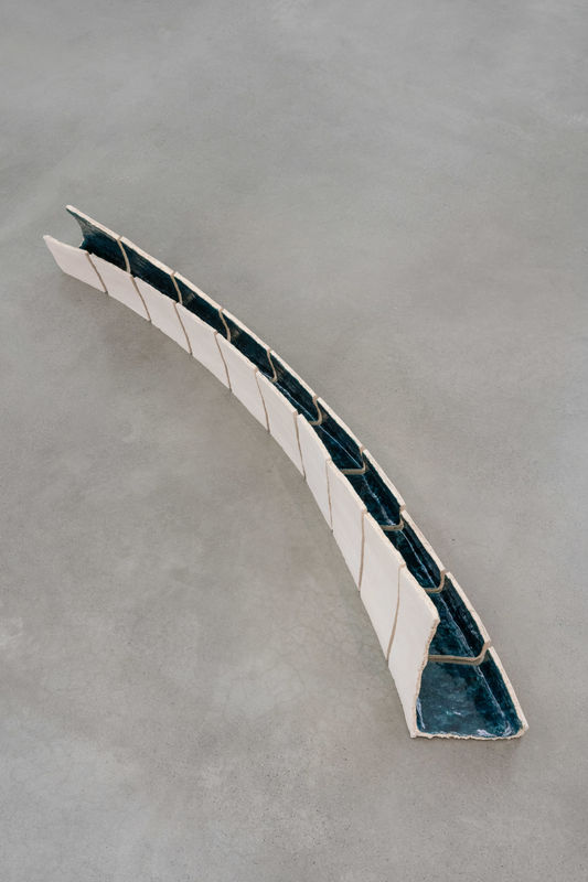 Leunora Salihu Ebbe und Flut, 2021 Ceramic, enamel 40 x 220 x 45 cm | 15 3/4 x 86 5/8 x 17 3/4 in